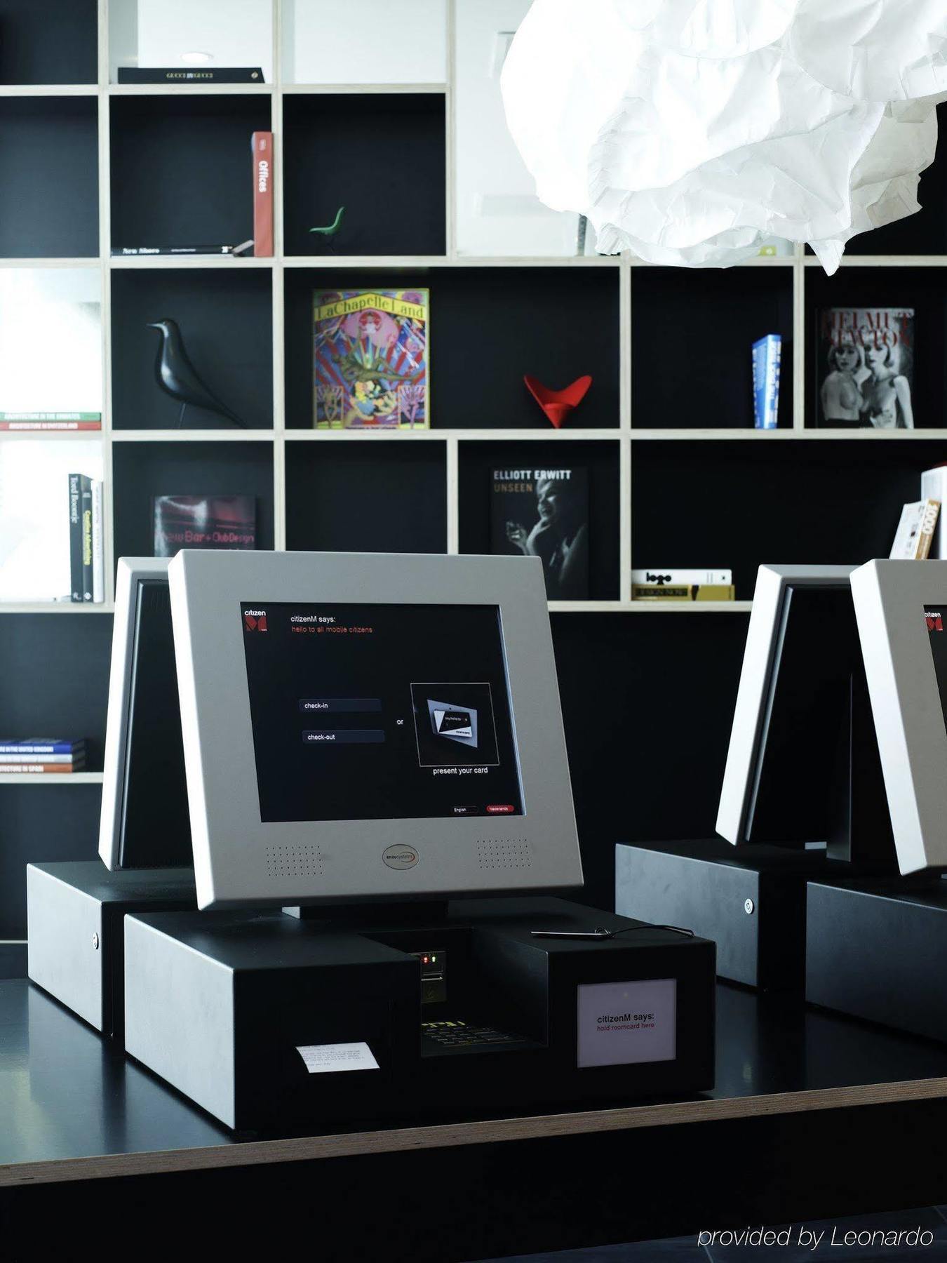 Hotel Citizenm Schiphol Airport Amsterdam Airport Schiphol Esterno foto CitizenM says: "I have a little citizen"